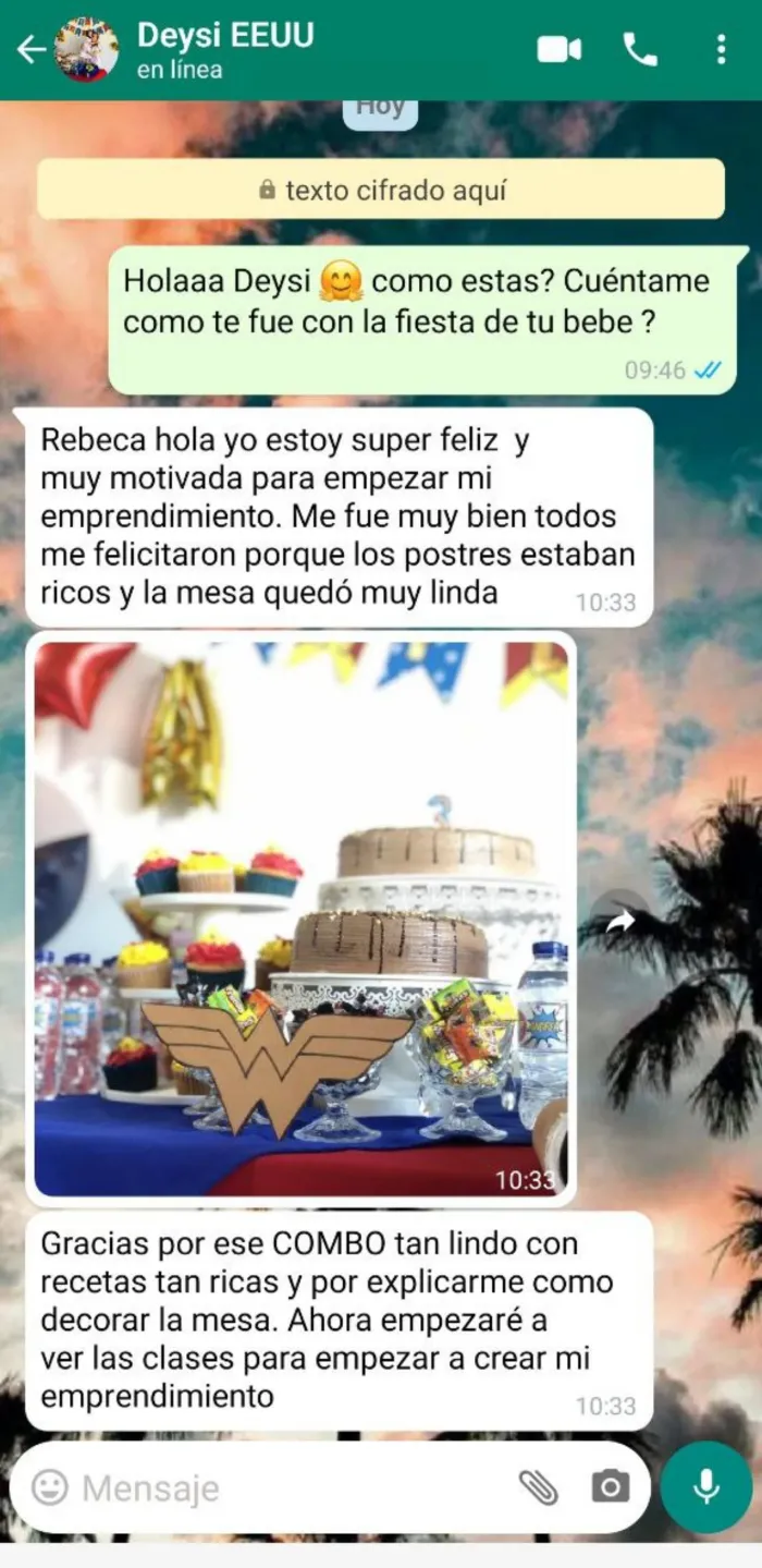 Testimonio de Deysi sobre una mesa de postres preparada con las recetas del Combo Ideal